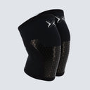 Par de rodilleras negra modelo Hex Tech diseñadas para entrenamiento y levantamiento de pesas.