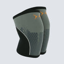 Par de rodilleras verde modelo Hex Tech diseñadas para entrenamiento y levantamiento de pesas.