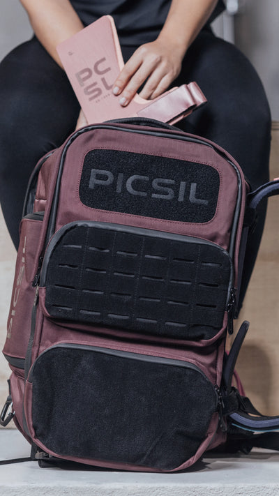 Mochila táctica de crossfit color burdeos para almacenar y ordenar equipamiento y ropa